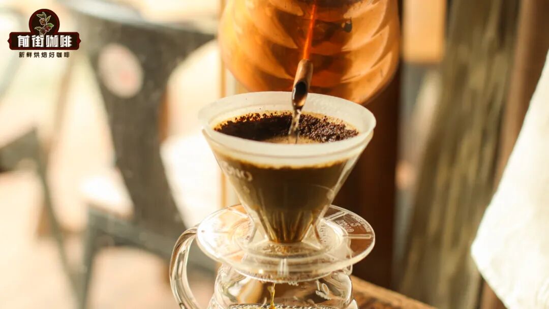 Khi pha cà phê có nên đợi nước chảy hết rồi mới rót nước không?