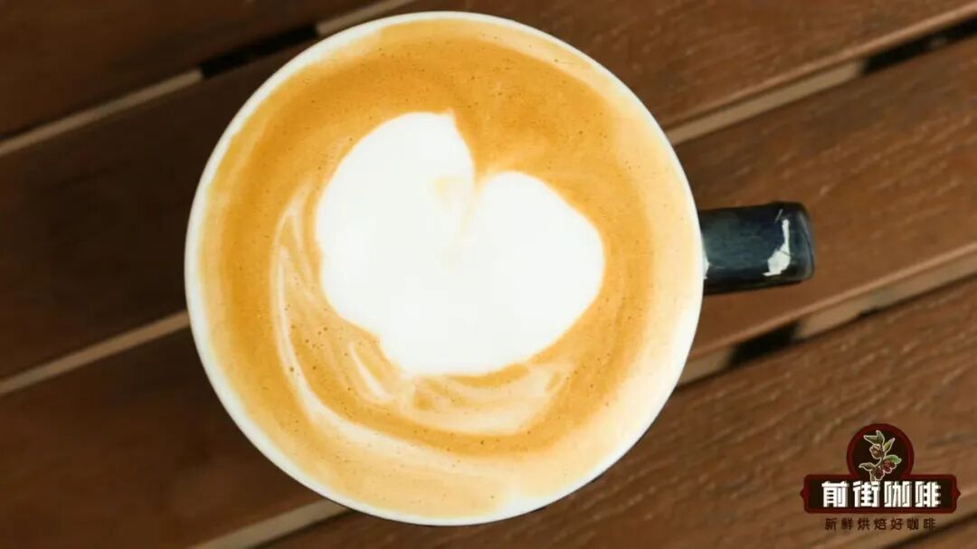 Bọt sữa bị vón cục, latte art không ra hình? Hai động tác giải quyết dễ dàng!