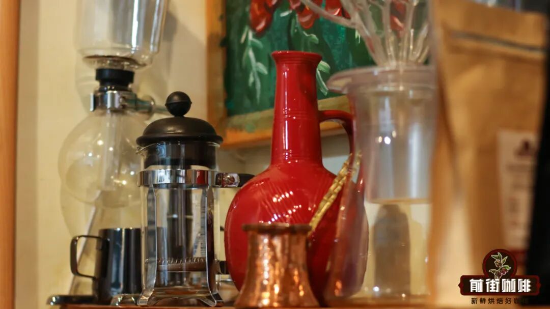 Tại sao quán cà phê lại chọn phương pháp pour-over để làm cà phê single origin? Mà không phải là siphon hay French press?
