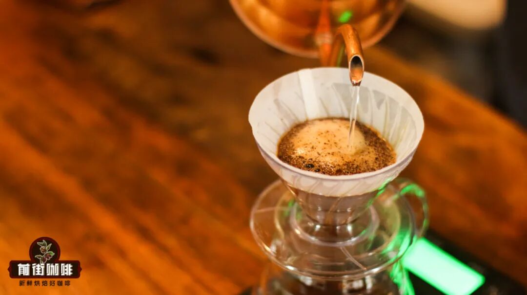 Khi pha cà phê, hướng xoay vòng khác nhau có ảnh hưởng đến hương vị không?