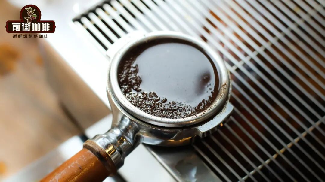 Sau khi chiết xuất cà phê xong, tại sao lại có nhiều nước đọng trong tay cầm?